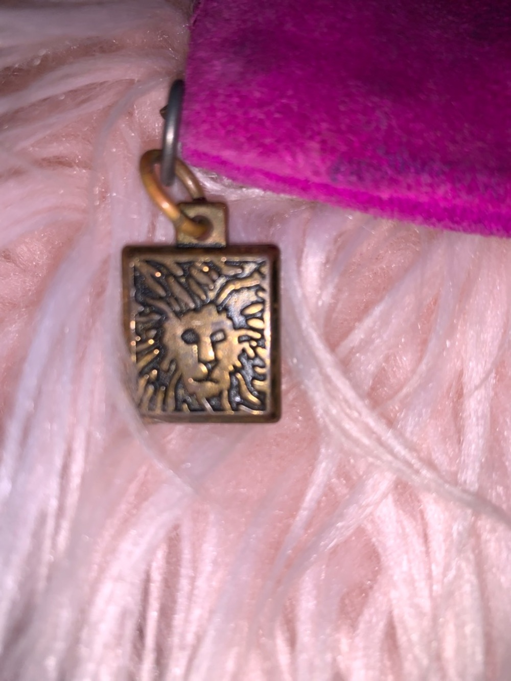 🩷ANNE KLEIN🩷VINTAGE SUEDE LION EMBOSSED POUCH. - Picture 4 of 8